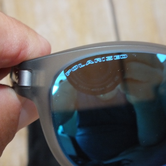 Oakley Asia Fit Polarized LATCH Matte Grey Sapphir - Picture 4 of 8